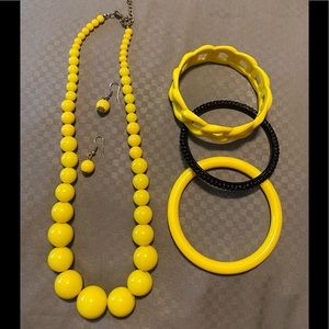Yellow and black jewelry set